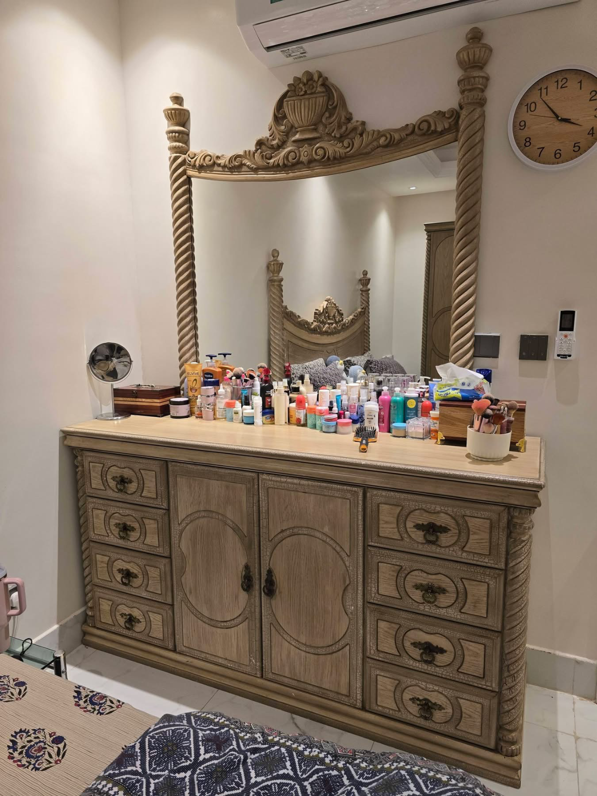 Solid wood bedroom set for sale in very reasonable price, selling because of lack of space 