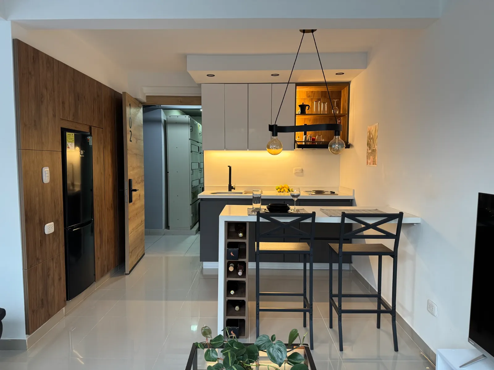 🌿 Stylish Studio Apartment with Private Terrace – Fully Furnished & Short-Term Rental Approved 🌿