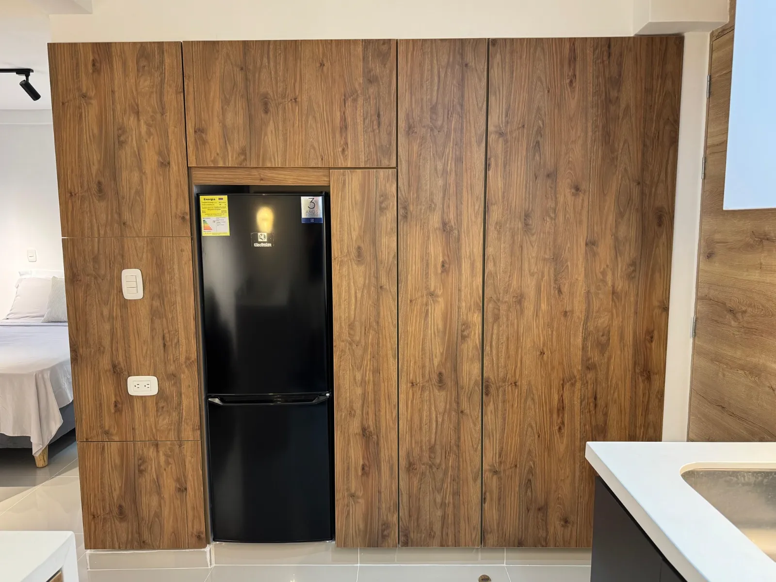 🌿 Stylish Studio Apartment with Private Terrace – Fully Furnished & Short-Term Rental Approved 🌿