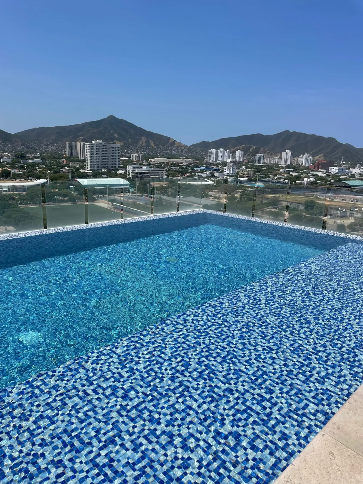 Furnished Apartment for Rent – 13th Floor | Prime Central Location, Santa Marta ✨