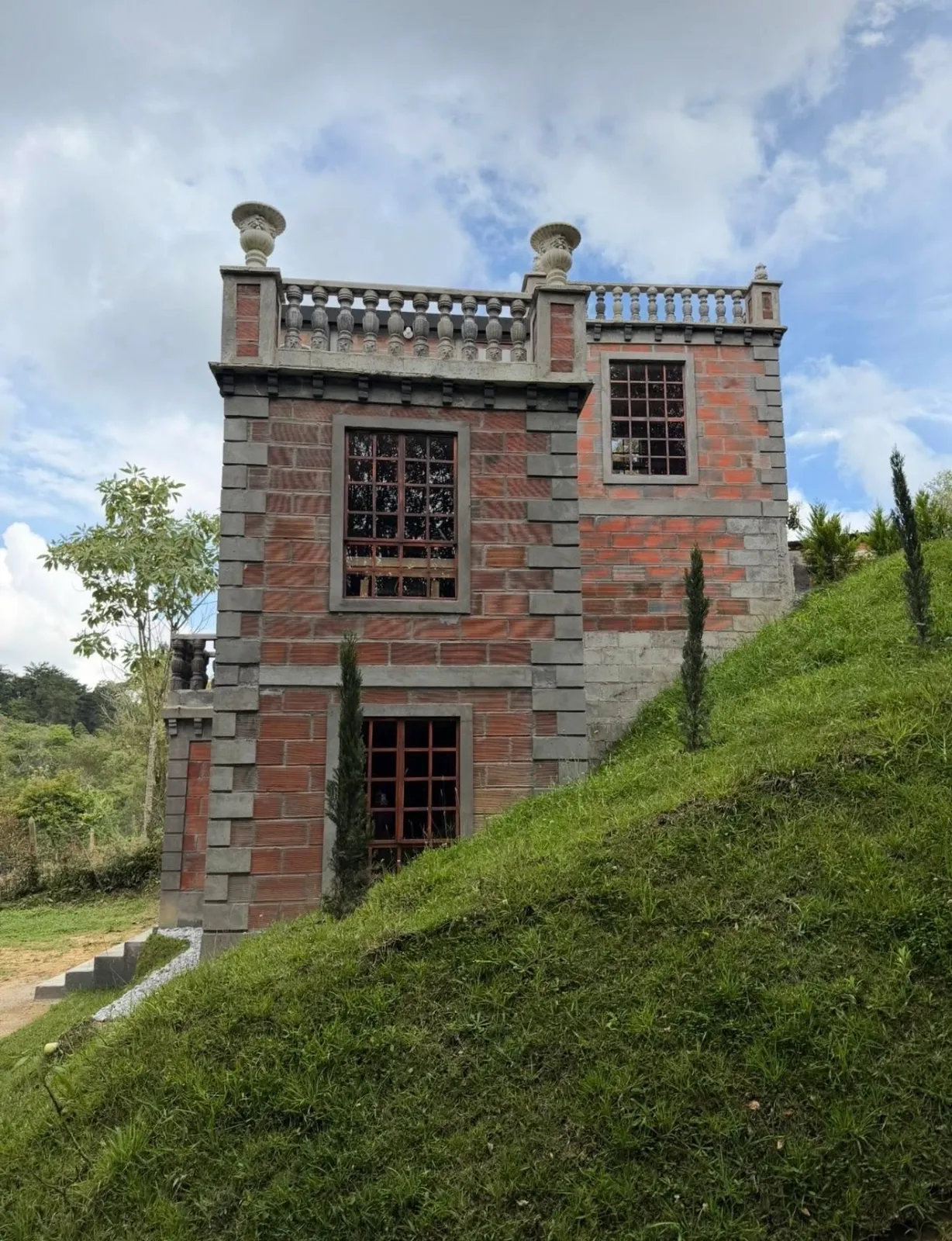 🏡✨ Unique Castle-Style Home for Rent in Marinilla | 2BR + Terraces