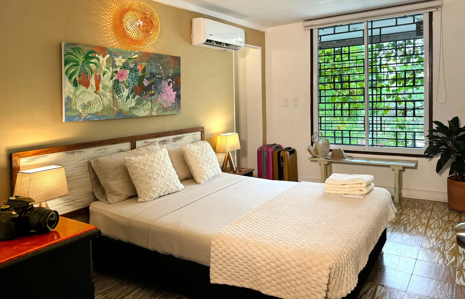 🌴 Profitable Investment: Established Hostel for Sale in Downtown Santa Marta, Colombia