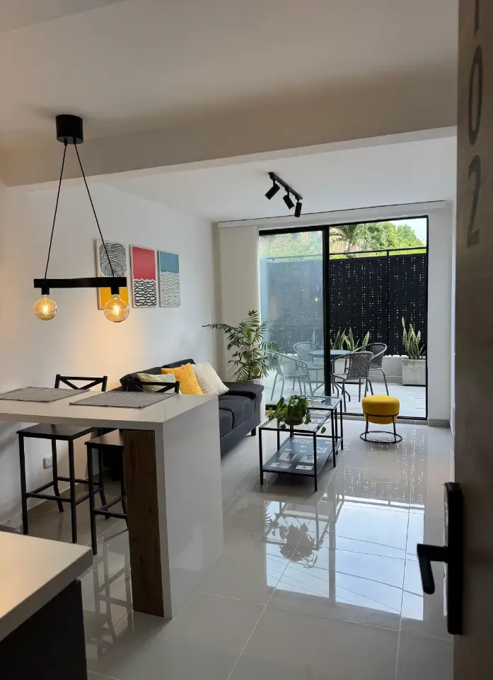 🌿 Stylish Studio Apartment with Private Terrace – Fully Furnished & Short-Term Rental Approved 🌿