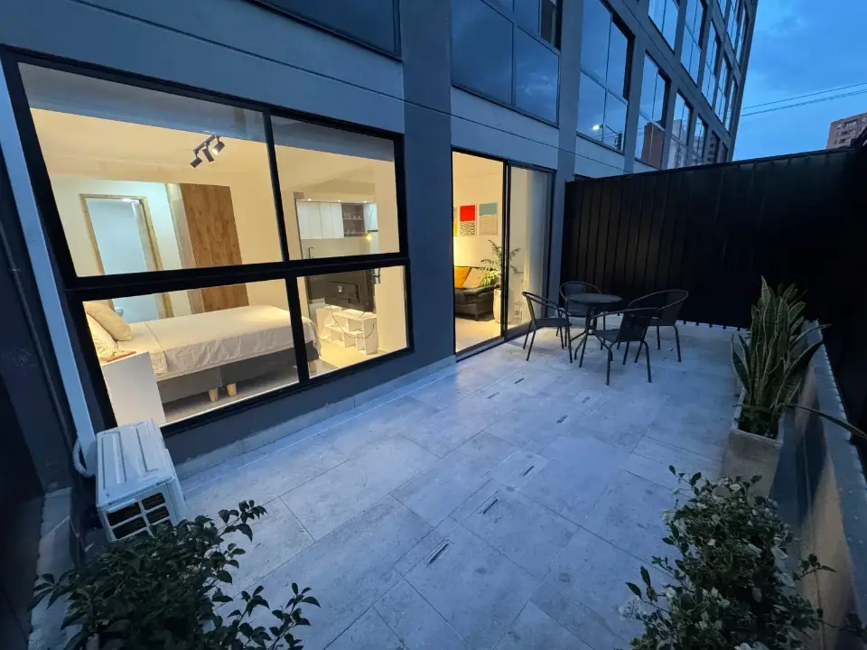 🌿 Stylish Studio Apartment with Private Terrace – Fully Furnished & Short-Term Rental Approved 🌿