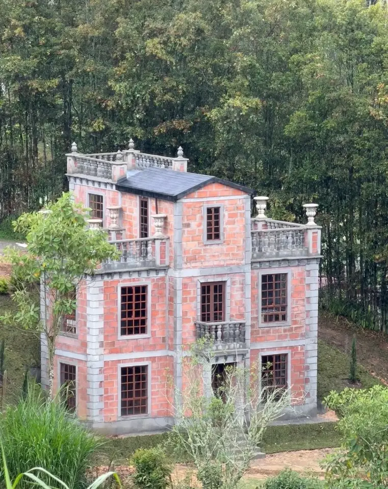 🏡✨ Unique Castle-Style Home for Rent in Marinilla | 2BR + Terraces