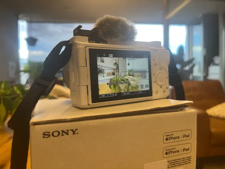 SONY ZV-E10 II COMPLETE CONTENT-CREATOR KIT – CAMERA, LENS, AUDIO, 768GB STORAGE & ACCESSORIES