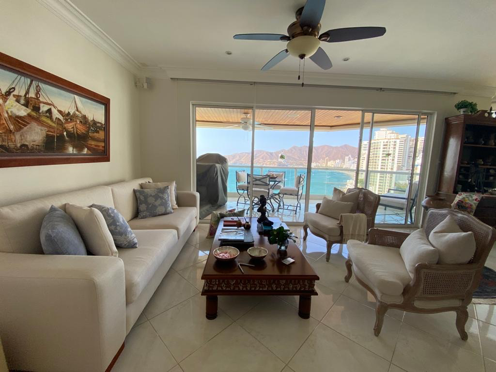 Apartment for sale with sea view in Rodadero sur 