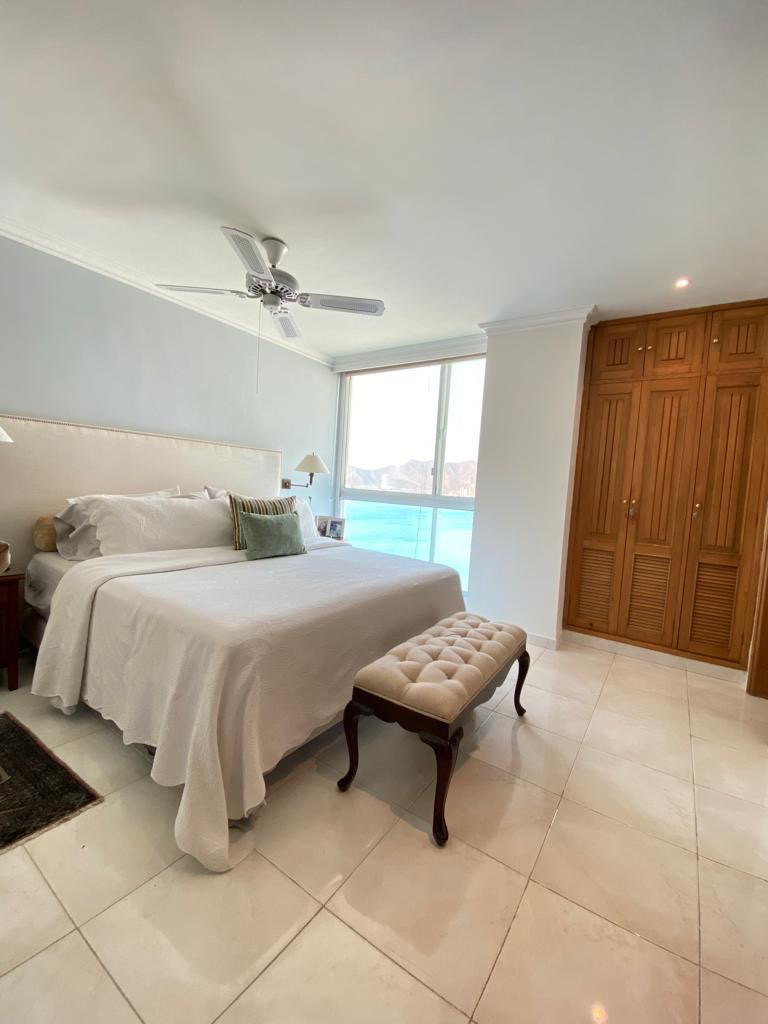 Apartment for sale with sea view in Rodadero sur 