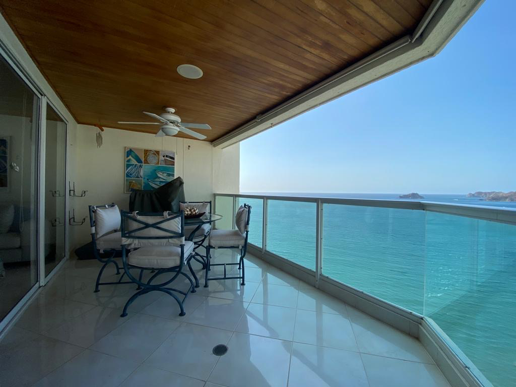 Apartment for sale with sea view in Rodadero sur 